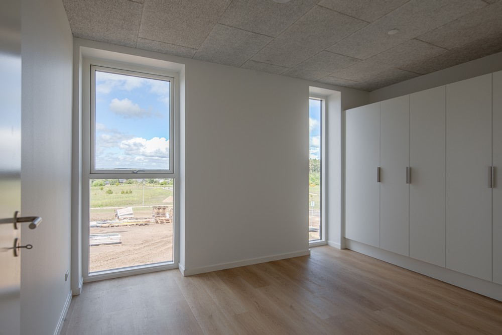 Soveværelse med skabe